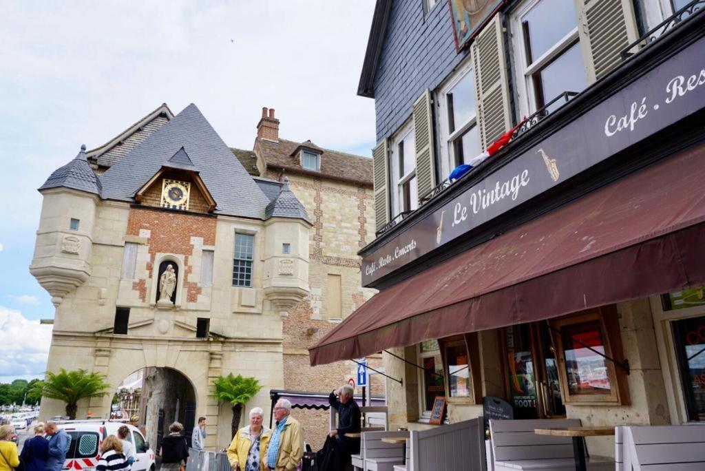 Le Bourg Bed & Breakfast Asnieres-en-Bessin Екстериор снимка