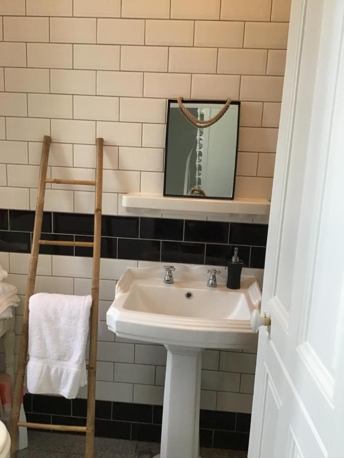 Le Bourg Bed & Breakfast Asnieres-en-Bessin Екстериор снимка
