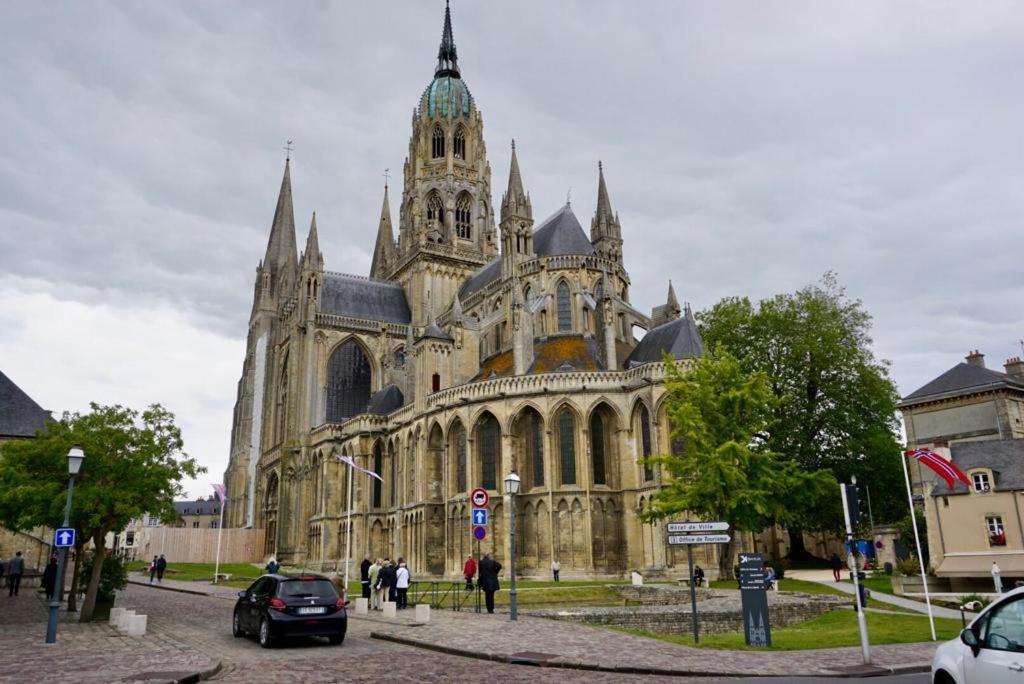 Le Bourg Bed & Breakfast Asnieres-en-Bessin Екстериор снимка