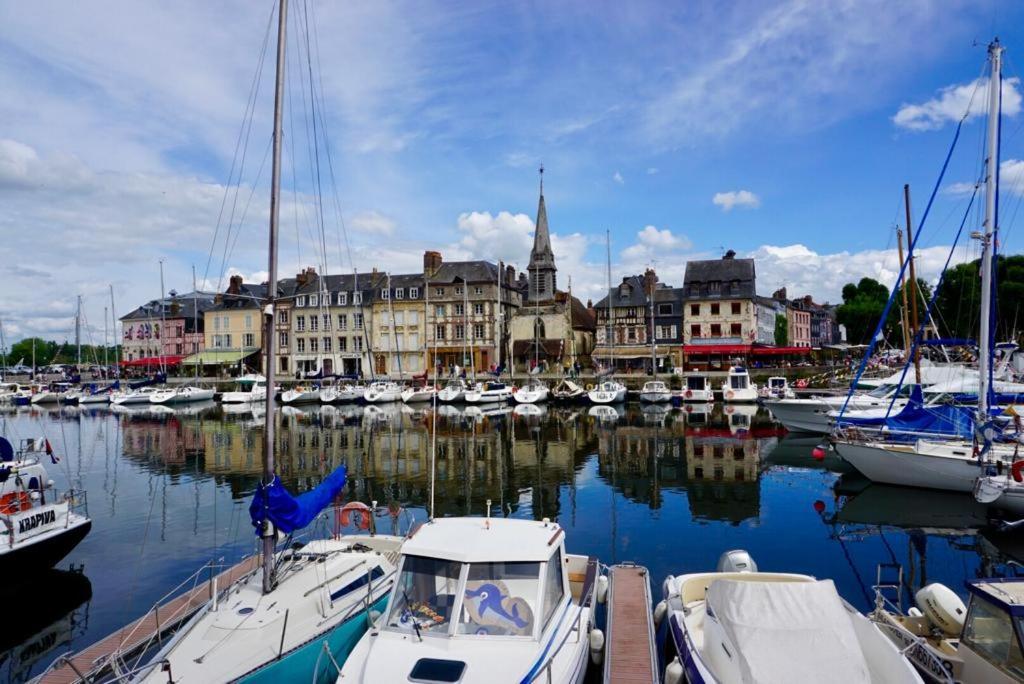 Le Bourg Bed & Breakfast Asnieres-en-Bessin Екстериор снимка