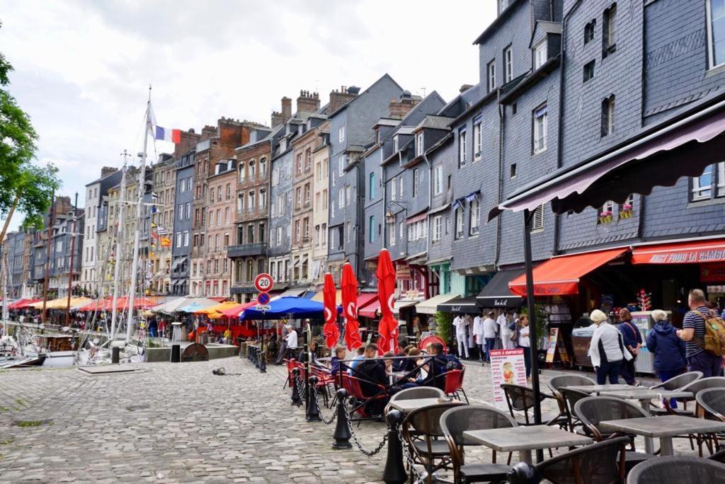 Le Bourg Bed & Breakfast Asnieres-en-Bessin Екстериор снимка