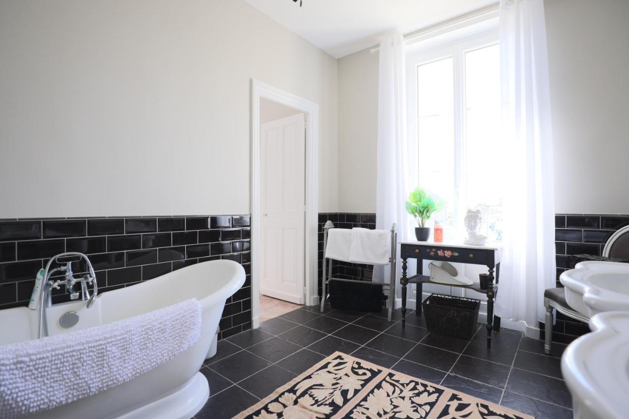 Le Bourg Bed & Breakfast Asnieres-en-Bessin Екстериор снимка