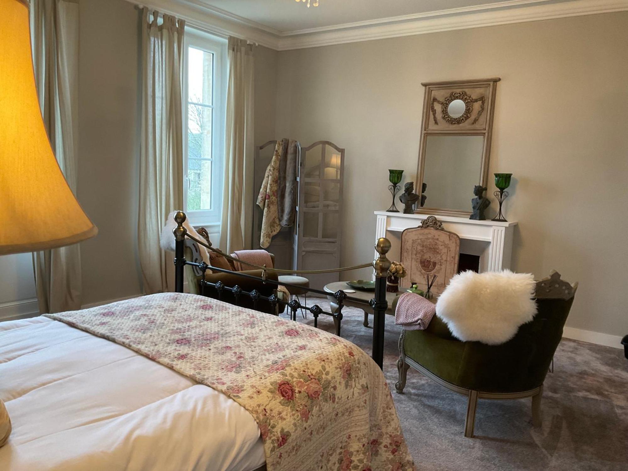 Le Bourg Bed & Breakfast Asnieres-en-Bessin Екстериор снимка