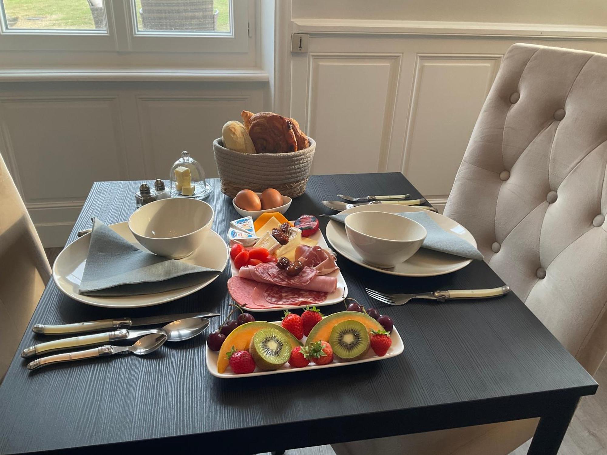 Le Bourg Bed & Breakfast Asnieres-en-Bessin Екстериор снимка