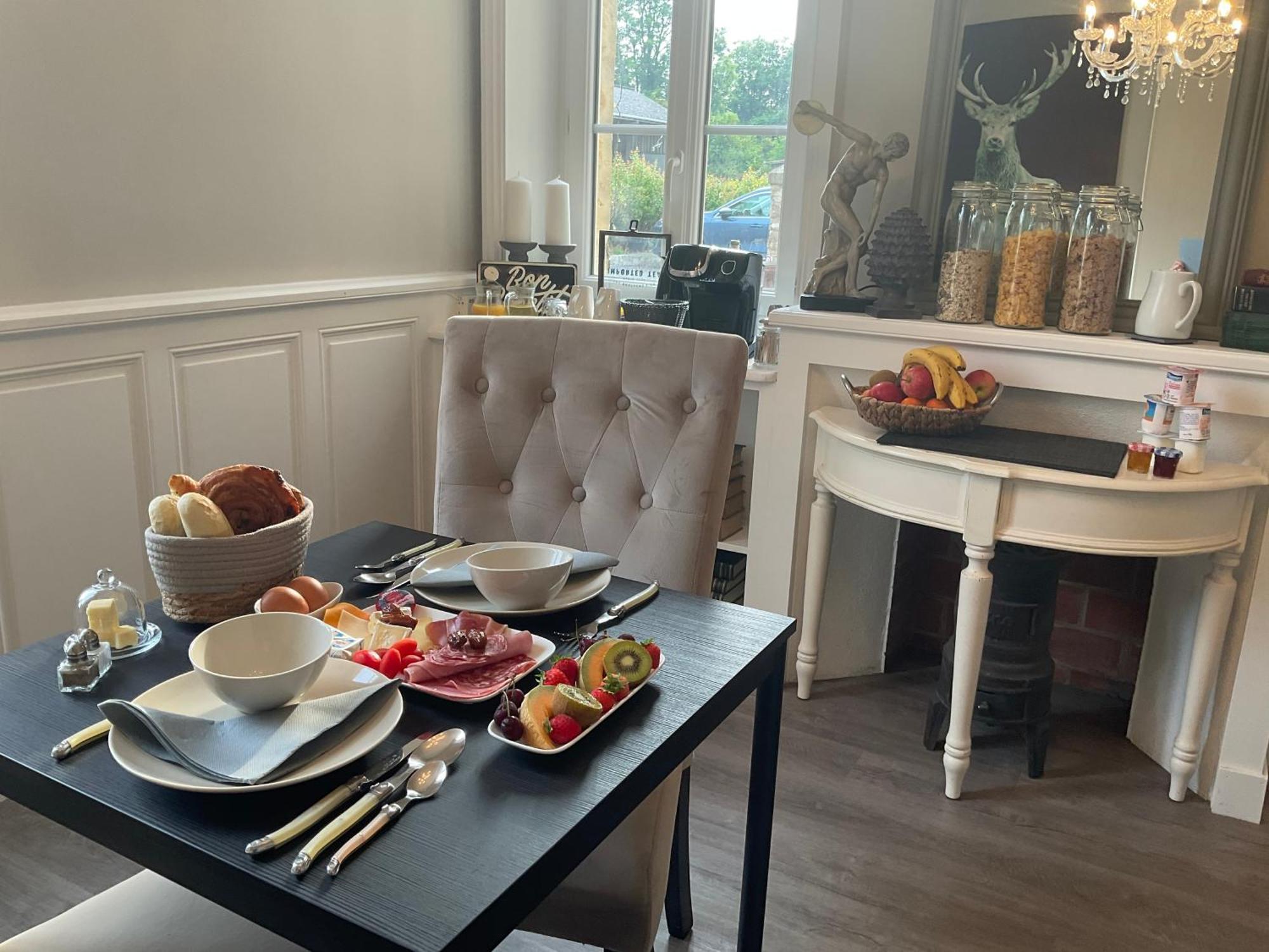 Le Bourg Bed & Breakfast Asnieres-en-Bessin Екстериор снимка